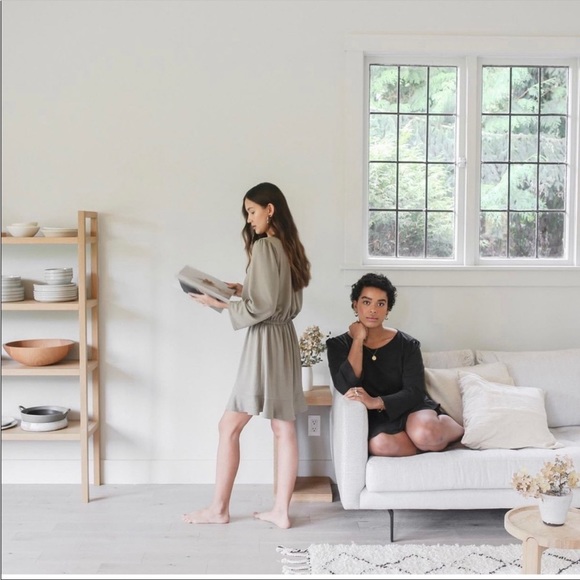 Emma Knudsen Sawyer Dress in Olive. Size M - Picture 2 of 10